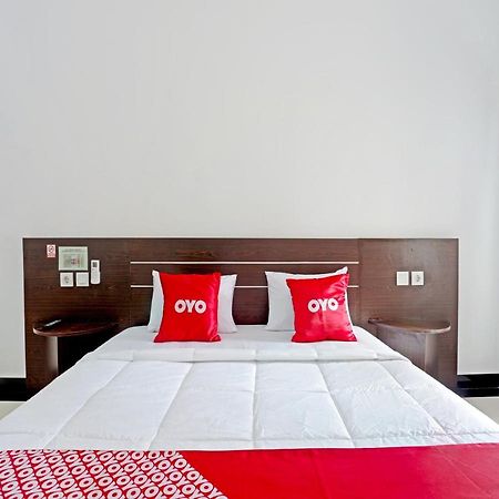 Oyo 90859 Cahaya Guest House Pesanggaran Esterno foto