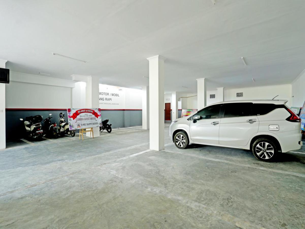 Oyo 90859 Cahaya Guest House Pesanggaran Esterno foto