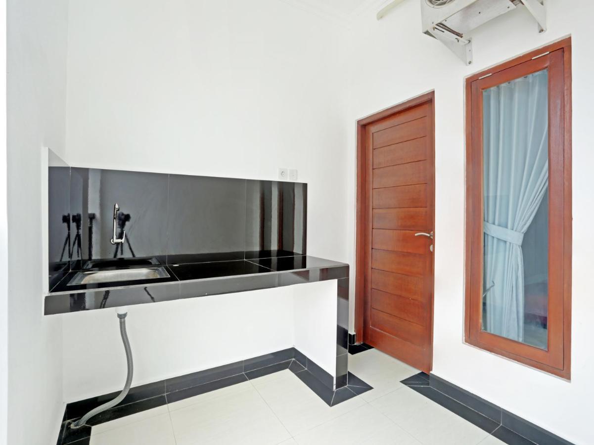 Oyo 90859 Cahaya Guest House Pesanggaran Esterno foto