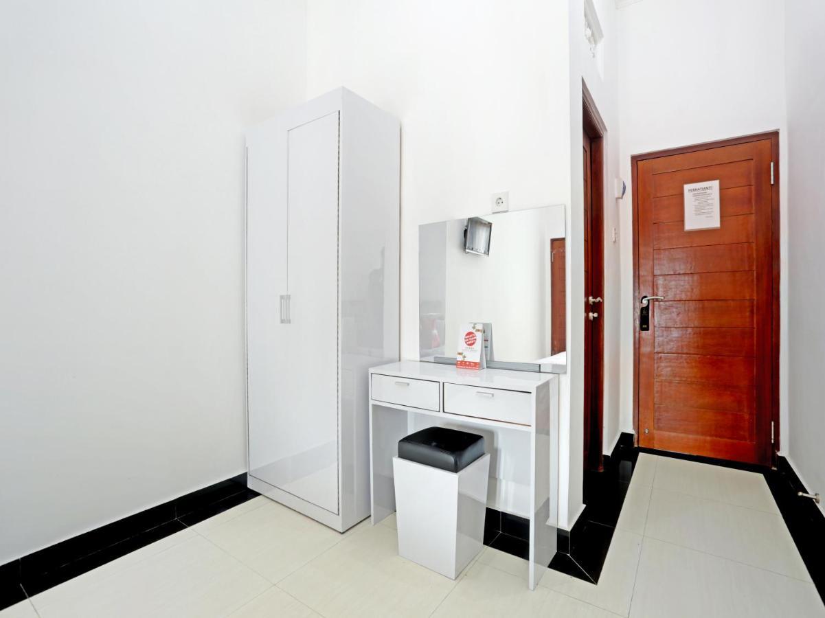 Oyo 90859 Cahaya Guest House Pesanggaran Esterno foto